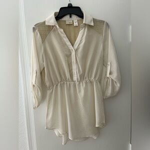 Daytrip NWOT Cream 3/4 Sleeve Notched Collar Blouse